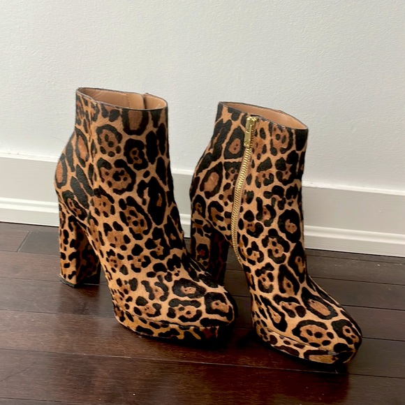 Barely worn Calvin Klein Leopard print heeled boots, size 8 - Picture 1 of 3